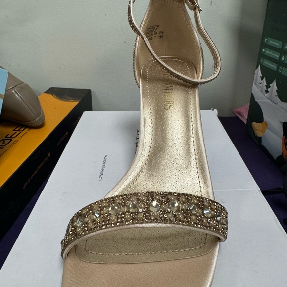 Woman’s chunk low heel pump sandal - Picture 6 of 6